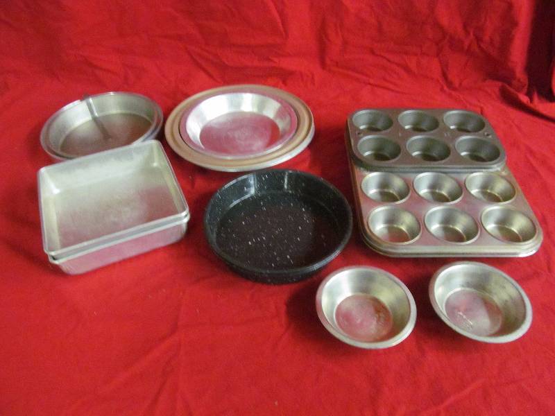 lot 76 image: bakeware