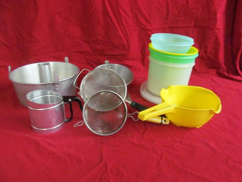 lot 77 image: bakeware
