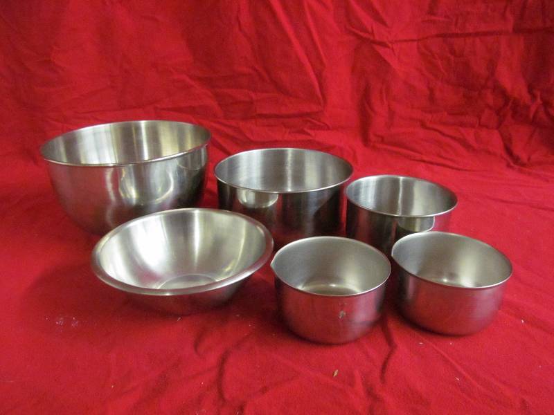 lot 80 image: stainless steel bowls