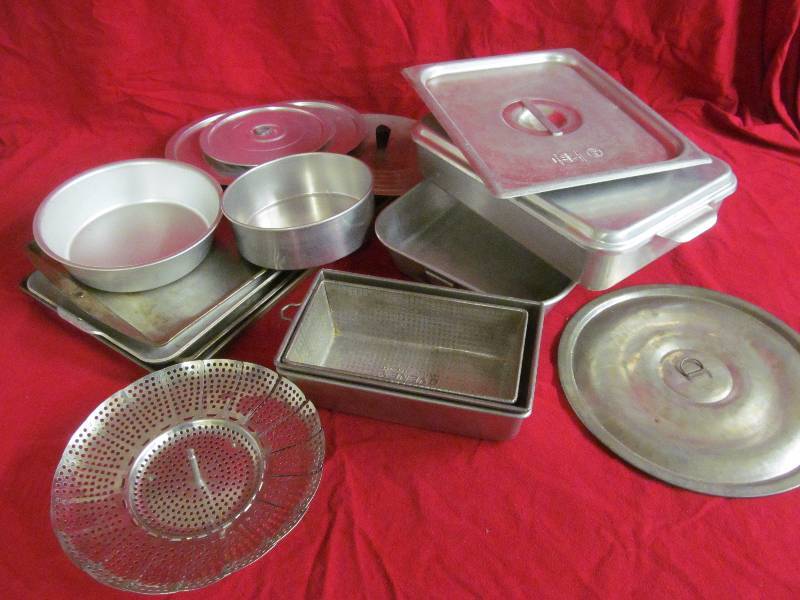 lot 81 image: bakeware