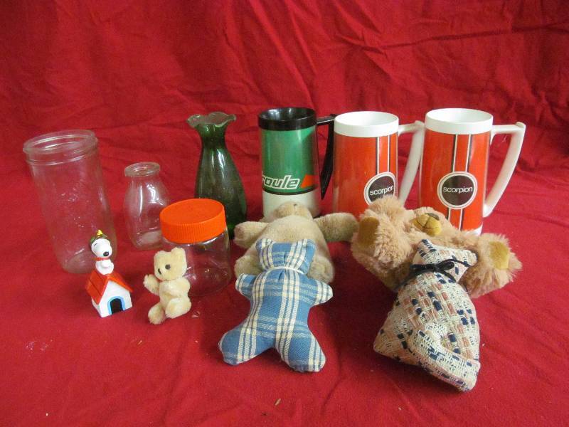 lot 84 image: thermo mugs, jar