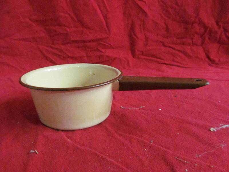 lot 85 image: enamel saucepan