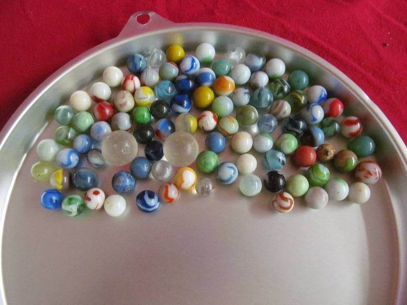 lot 101 image: vintage marbles