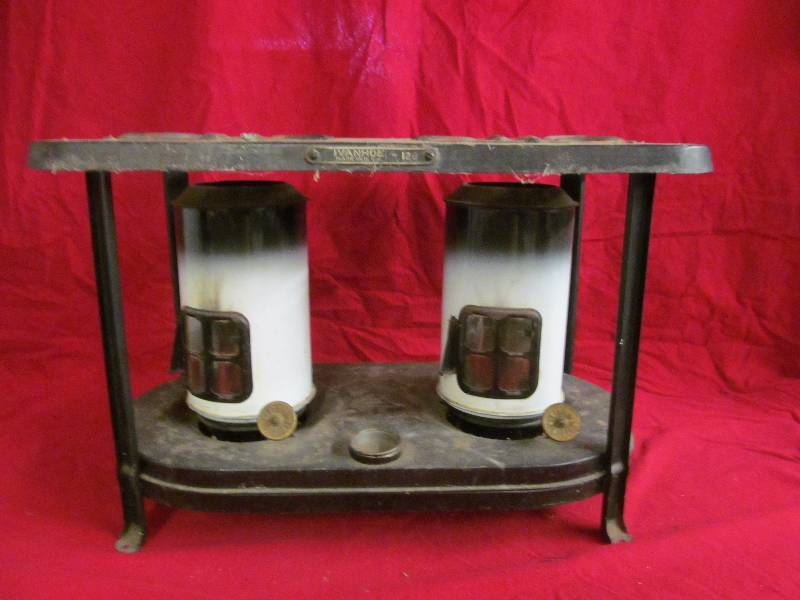 lot 105 image: vintage Ivanhoe cook stove