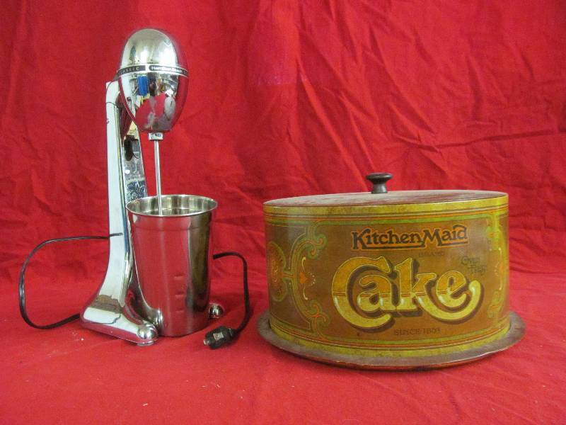 lot 145 image: Hamilton Beach malt maker, cake saver