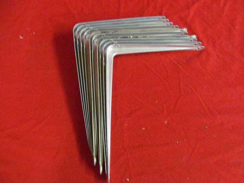 lot 181 image: shelf brackets