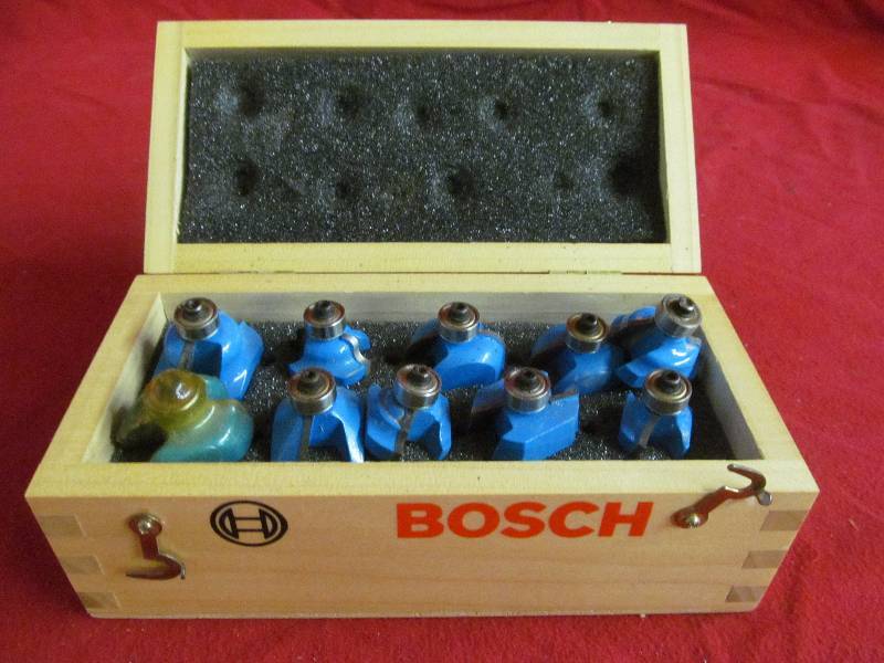 lot 184 image: Bosch router bit set