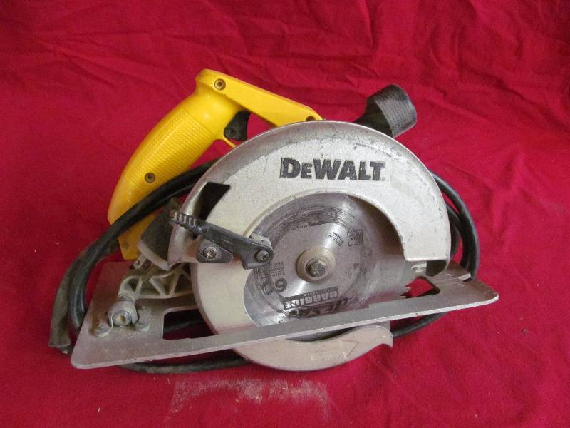 lot 187 image: Dewalt saw
