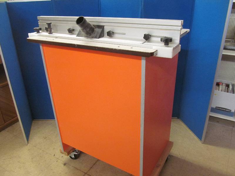 lot 189 image: Router table