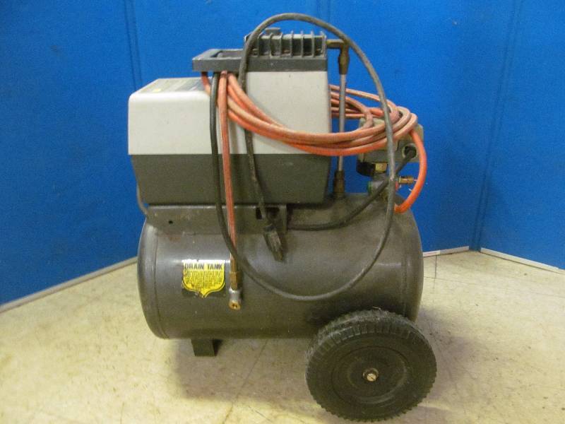 lot 191 image: Craftsman compressor
