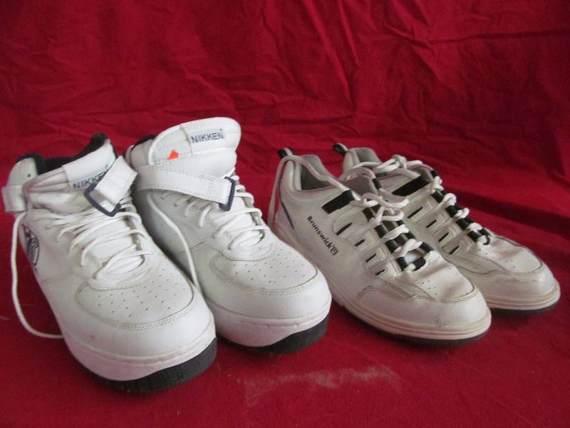 lot 195 image: shoes