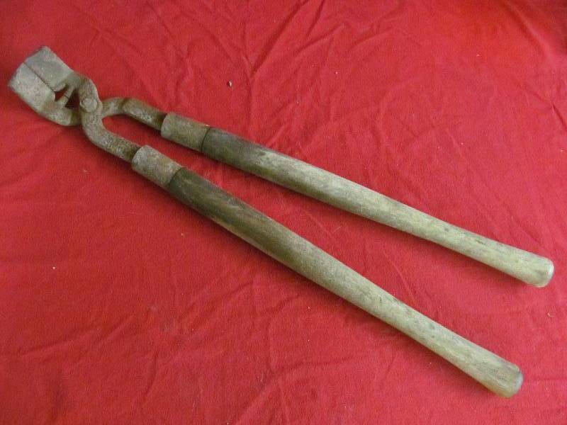 lot 208 image: horn cutter