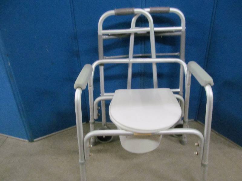 lot 217 image: Medline comode,Guardian Walker
