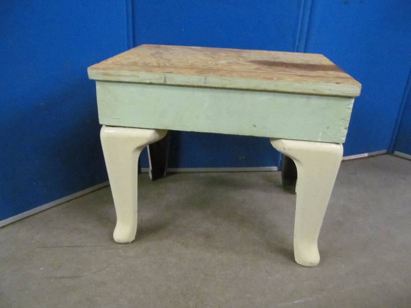 lot 218 image: vintage step stool