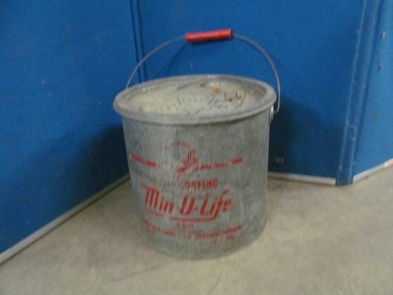lot 228 image: Frabill minnow bucket