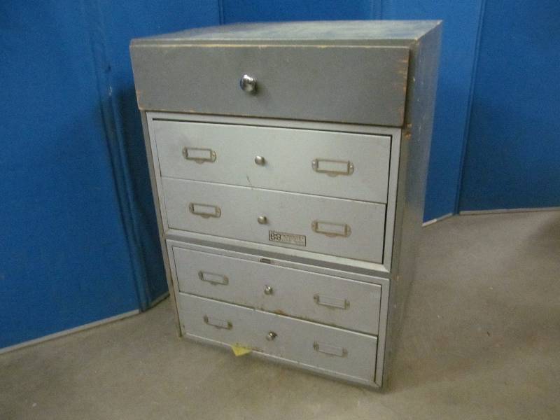 lot 250 image: Machinist cabinet