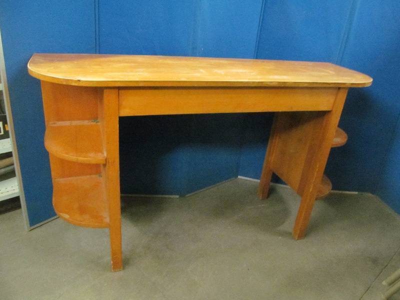 lot 253 image: sofa table