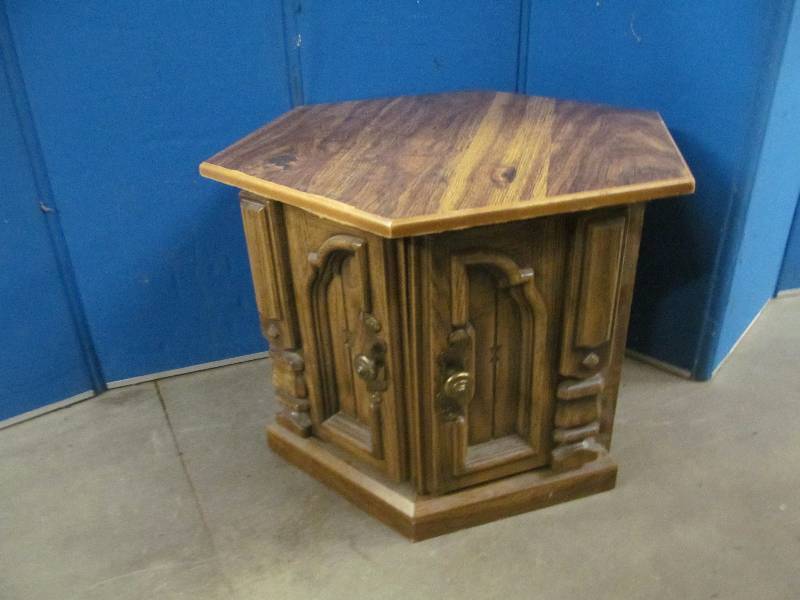 lot 257 image: end table