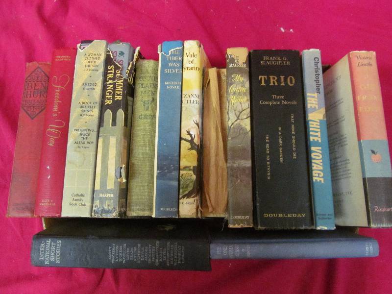 lot 268 image: vintage books