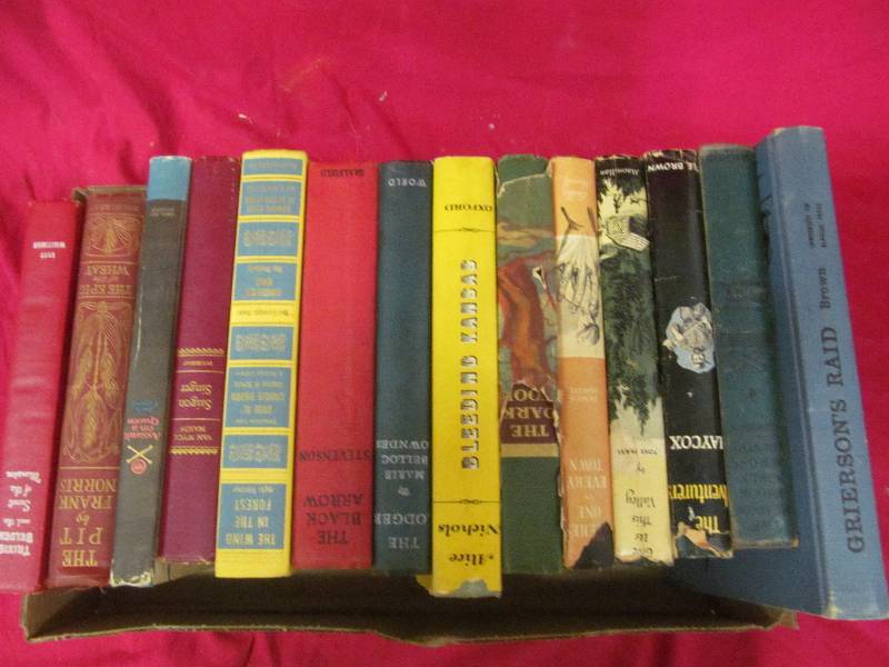lot 267 image: vintage books