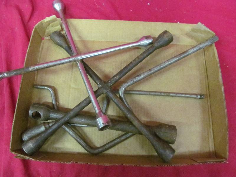 lot 270 image: tire irons