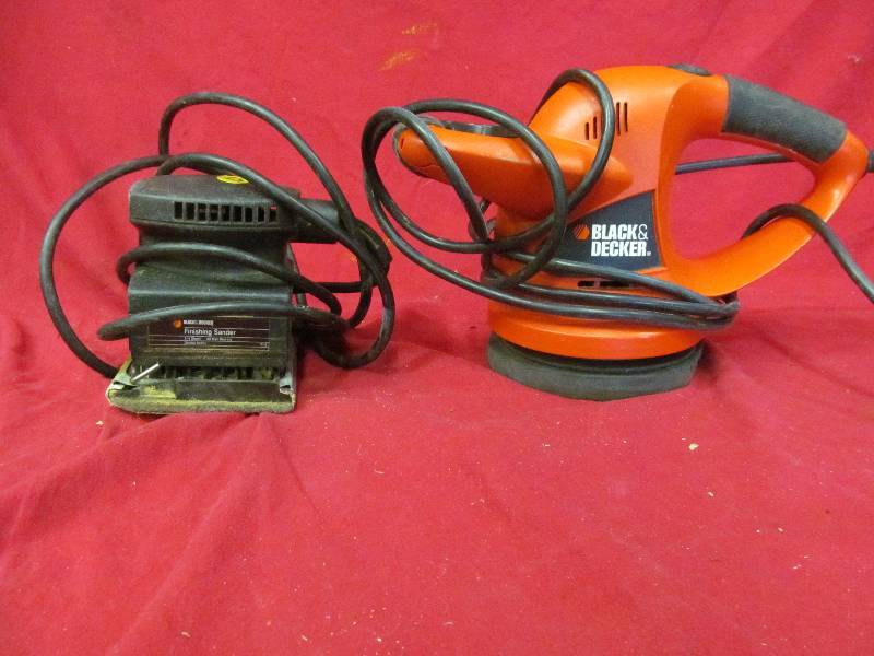 lot 293 image: Black n Decker sander