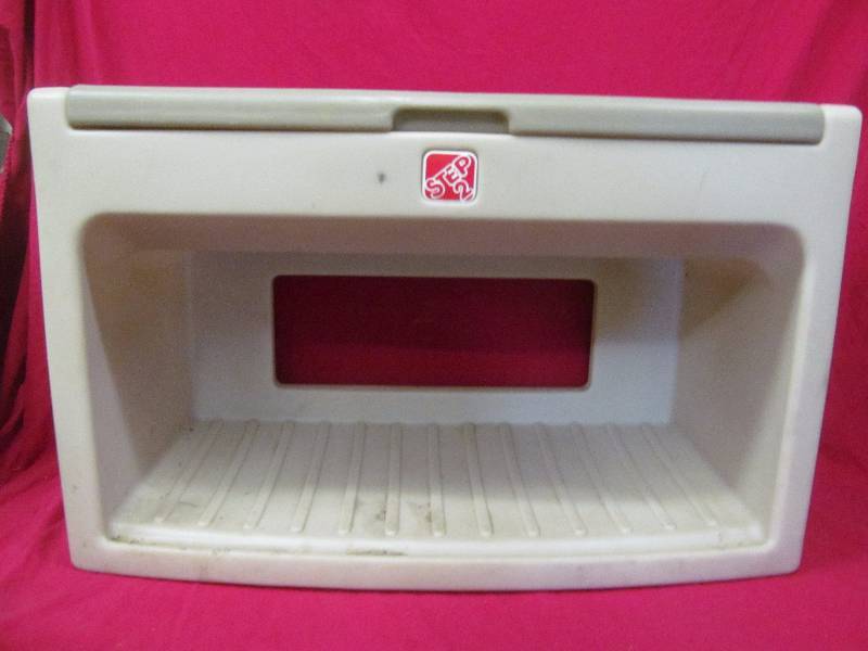 lot 301 image: Step 2 kids Toy