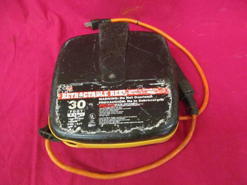 lot 305 image: retractable reel extension cord