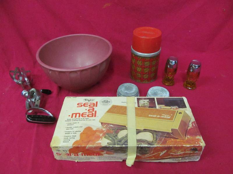 lot 307 image: kitchen items