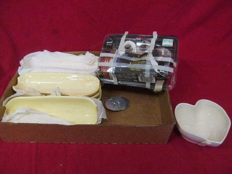 lot 329 image: cookie press  corn cob dishes