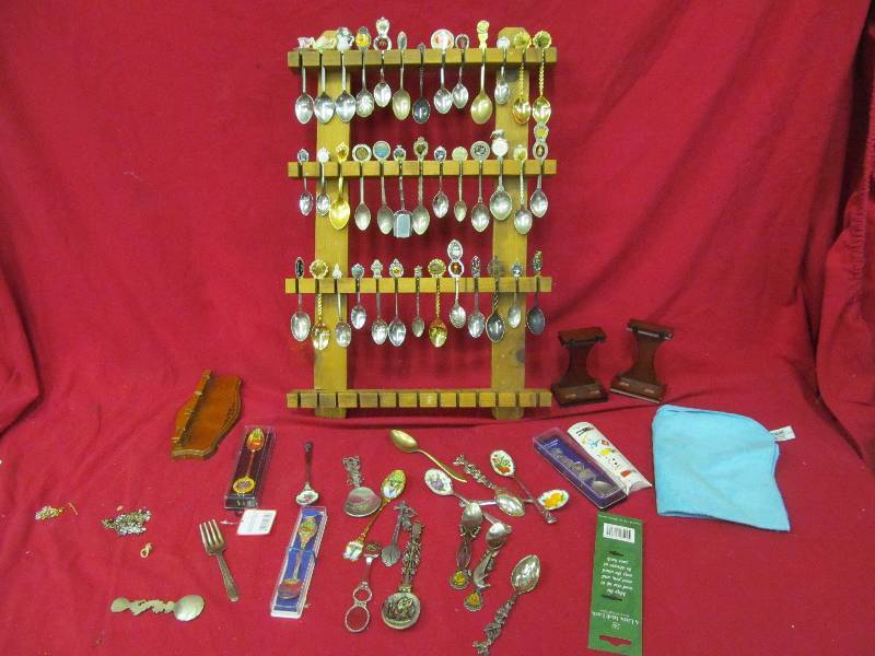 lot 340 image: Souvenir spoon set