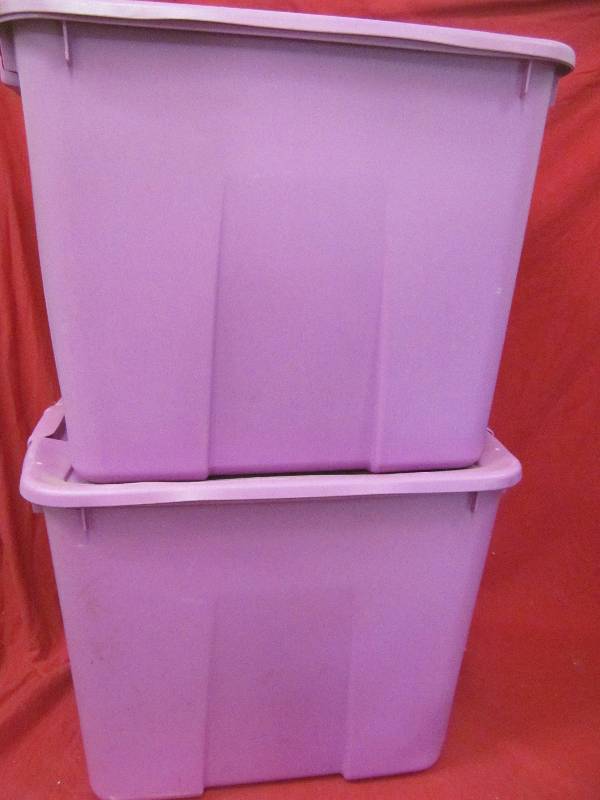 lot 331 image: Totes