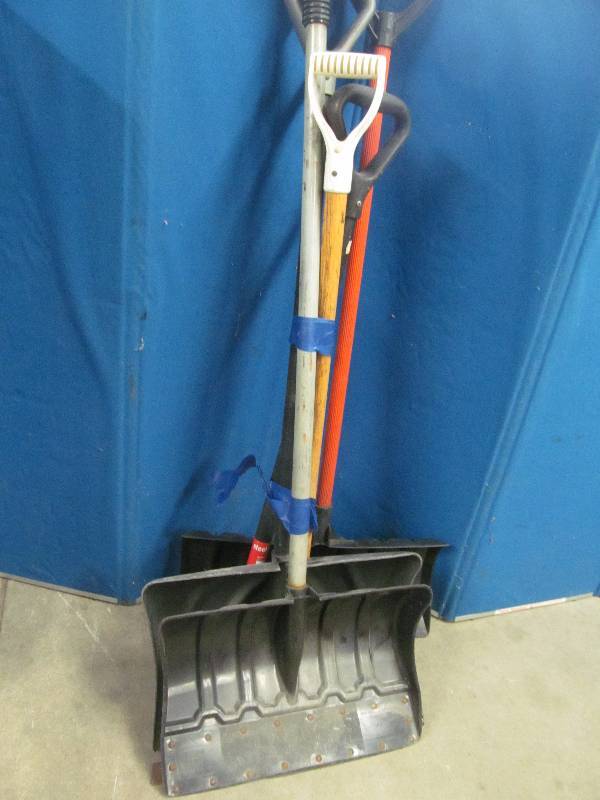lot 351 image: snow shovels, handles