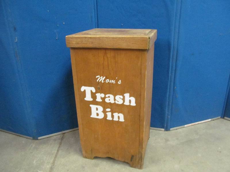 lot 361 image: trash bin