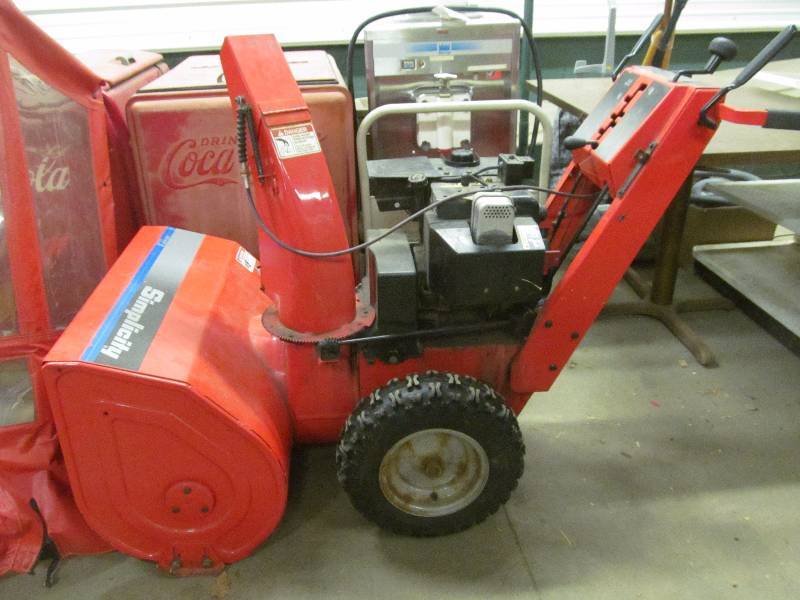 lot 367 image: snow blower
