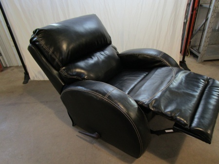 lot 3 image: Rocker-Recliner Chair