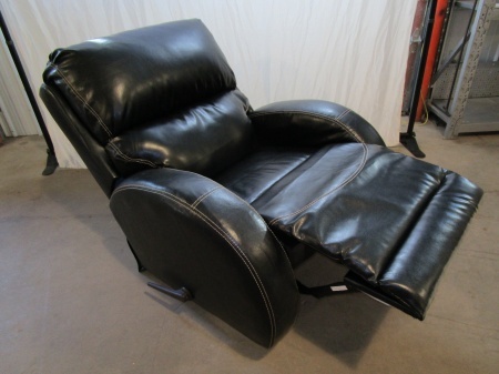 lot 4 image: Rocker-Recliner Chair