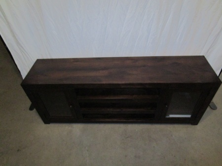 lot 16 image: Entertainment Center
