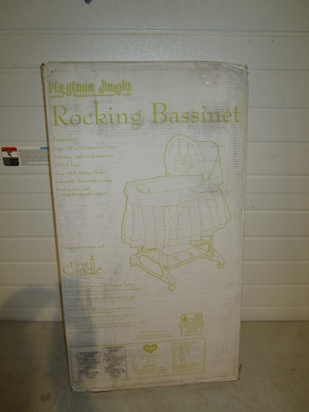 lot 30 image: Bassinett