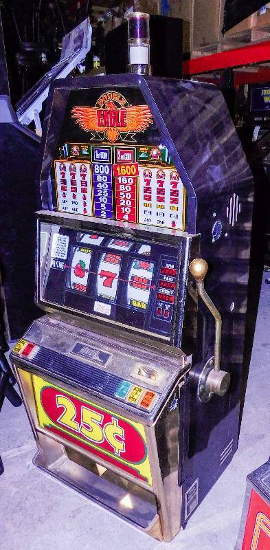 lot 1014 image: HANDYMAN SPECIAL - BALLY S5000 DOUBLE EAGLE REEL SLOT MACHINE
