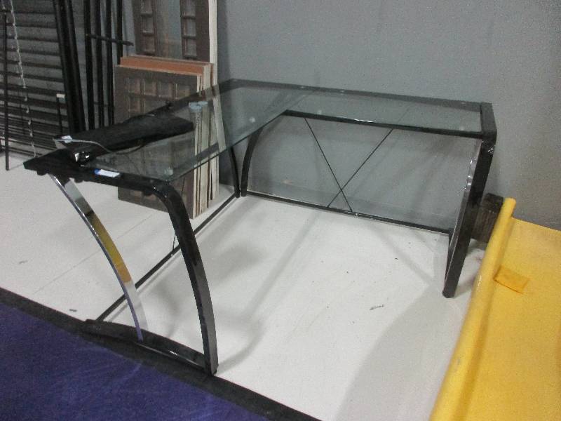 lot 3 image: Glass topped desk