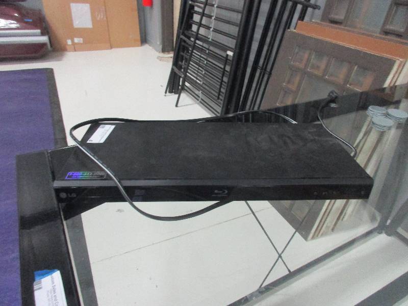 lot 4 image: LG Blu ray player