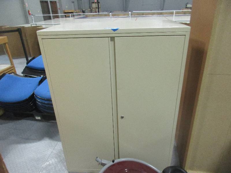 lot 124 image: Metal Cabinet