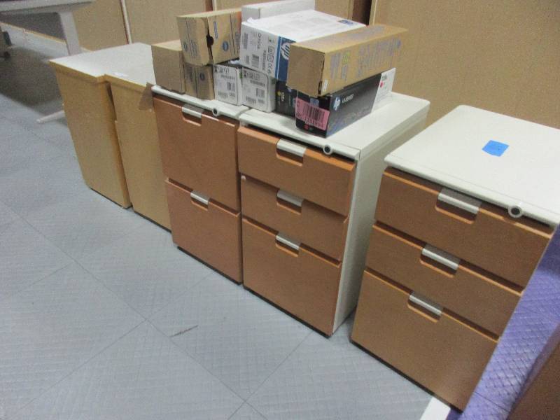 lot 24 image: Small Cabinets