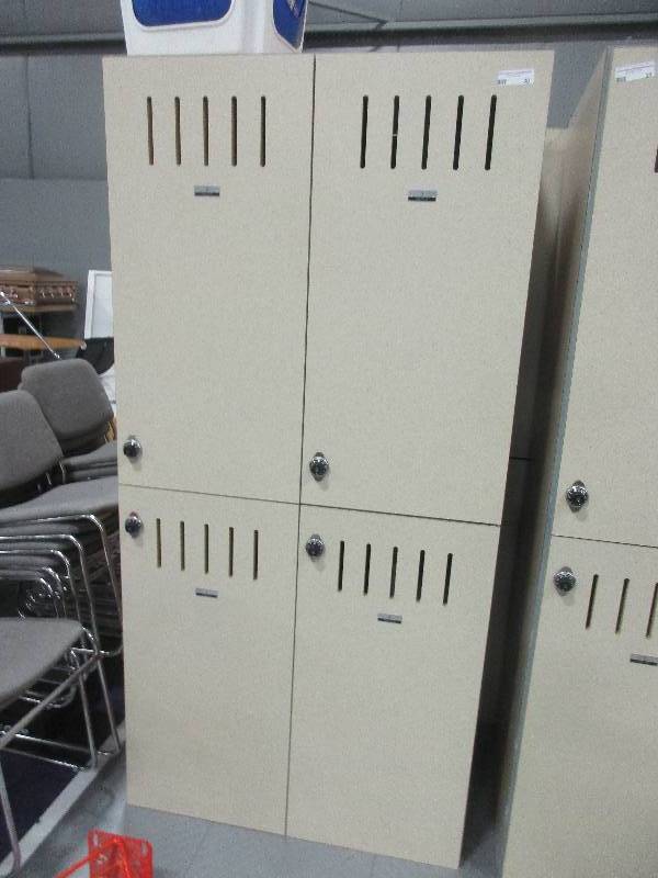 lot 30 image: Locker Cabinets