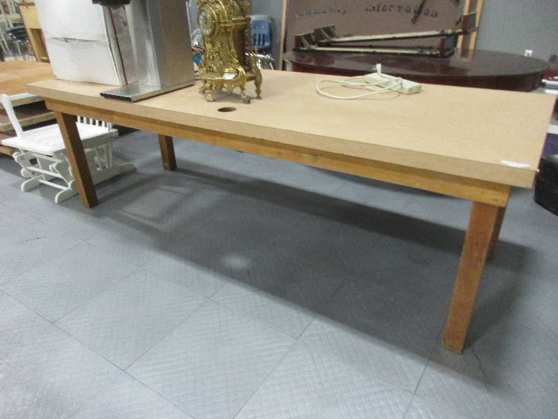 lot 48 image: Table