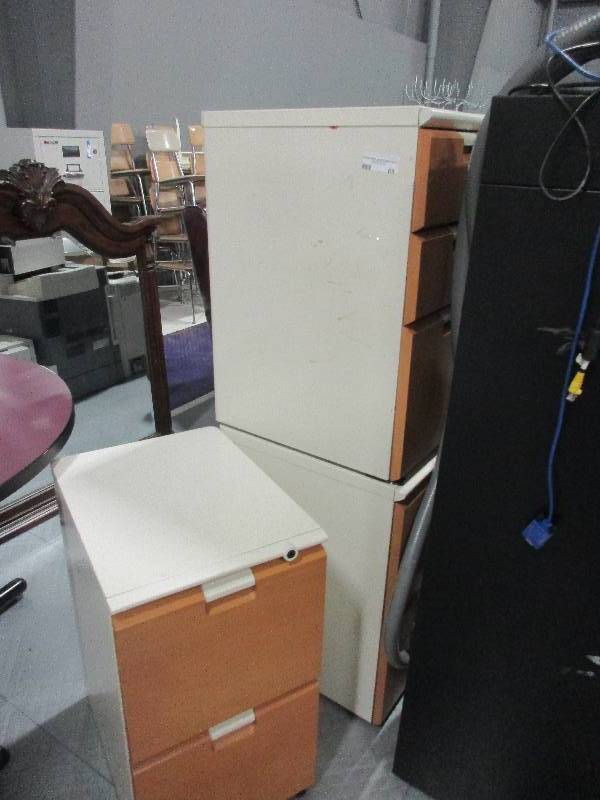 lot 63 image: Locking Drawer Cabinets