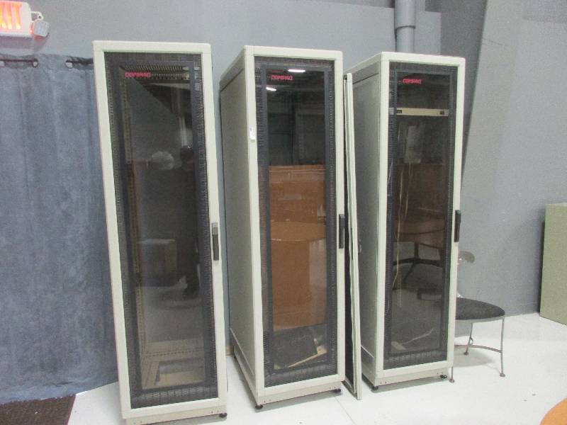lot 76 image: Compac Computer Towers