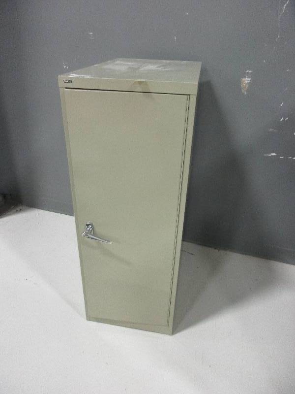 lot 77 image: Metal Cabinet