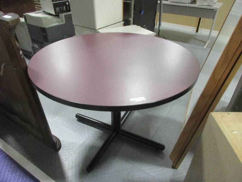 lot 91 image: Table